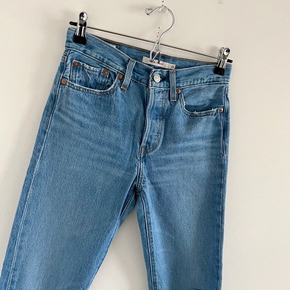 Levi's Wedgie Straight High Rise Crop Jean 25 Blue 100% Cotton Distressed - Picture 3 of 8